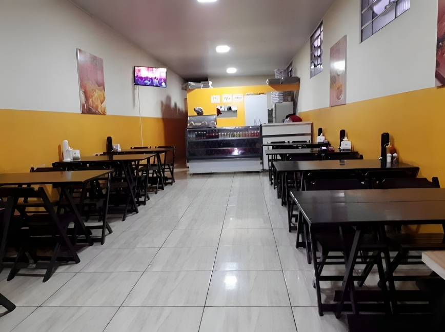Ambiente familiar, pizzaria, esfiharia